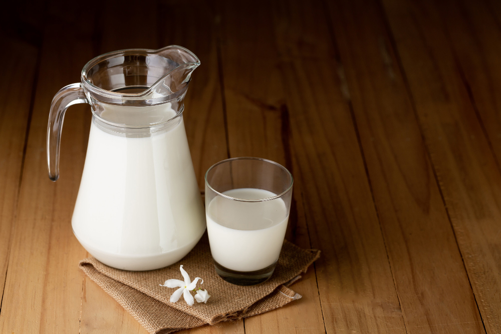 В сельхозорганизациях и КФХ Псковской области за 3 месяца получено 53,5 тыс. т молока
