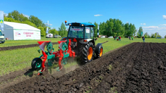 В Саратовской области выбрали трактор, на котором пройдет чемпионат России по пахоте