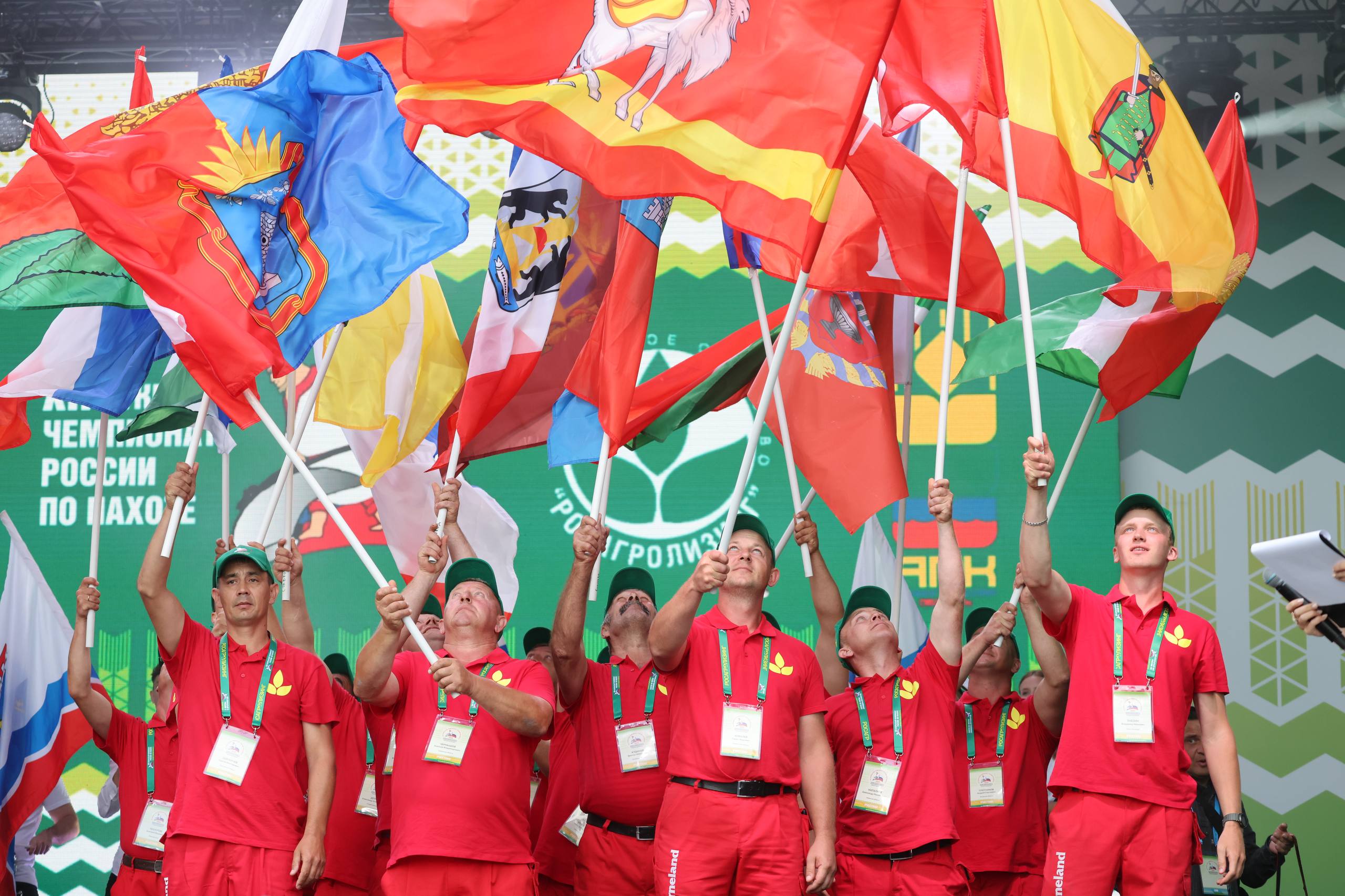 В Ленинградской области стартовал 12-й Открытый чемпионат России по пахоте