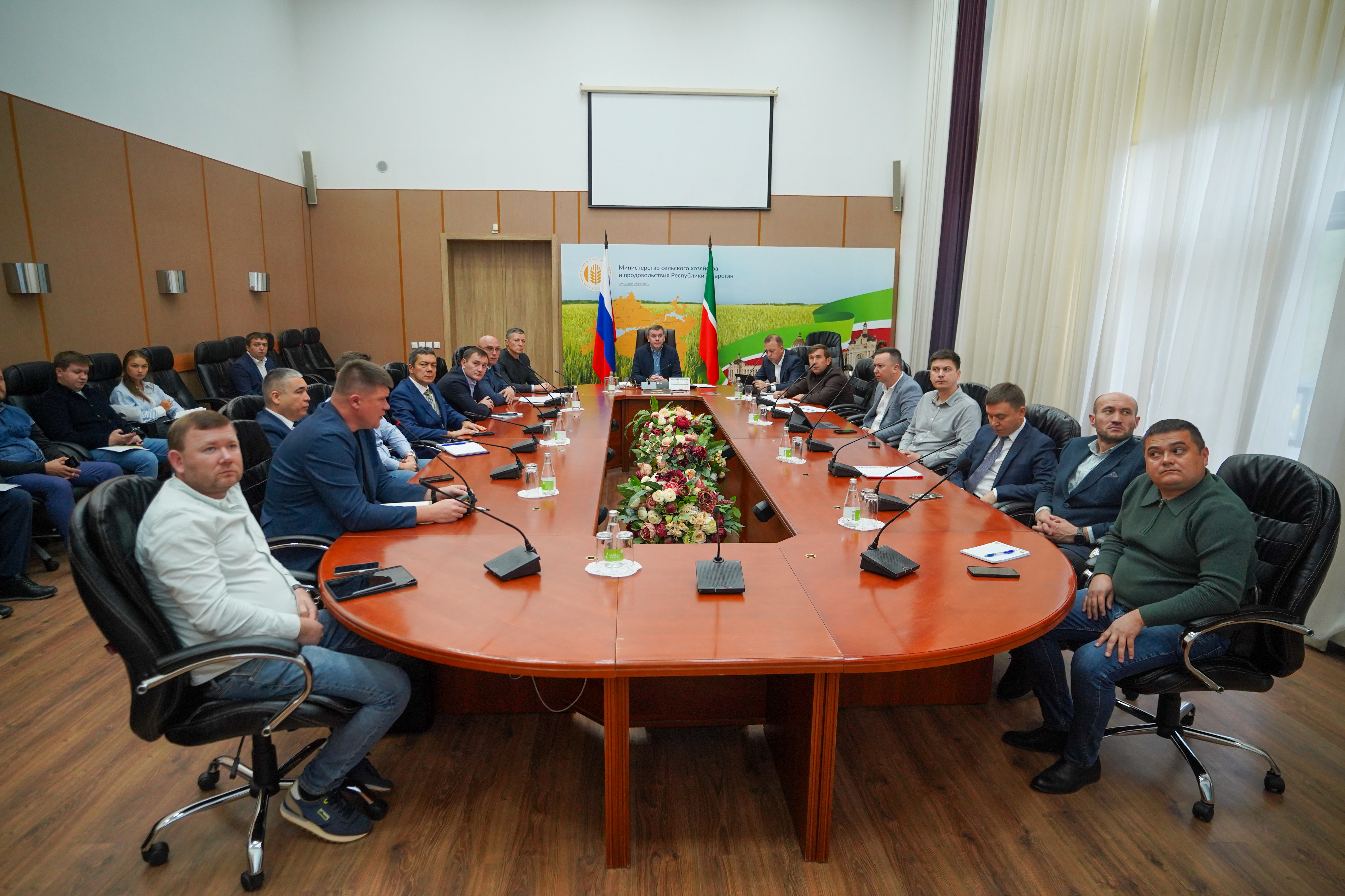 В Минсельхозпроде Татарстана обсудили вопросы обновления парка сельхозтехники и повышения качества сервисного обслуживания