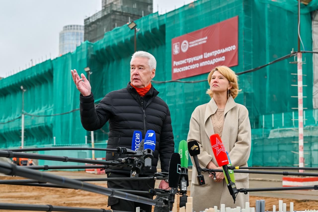 Оксана Лут и Сергей Собянин ознакомились с ходом реконструкции Центрального Московского ипподрома