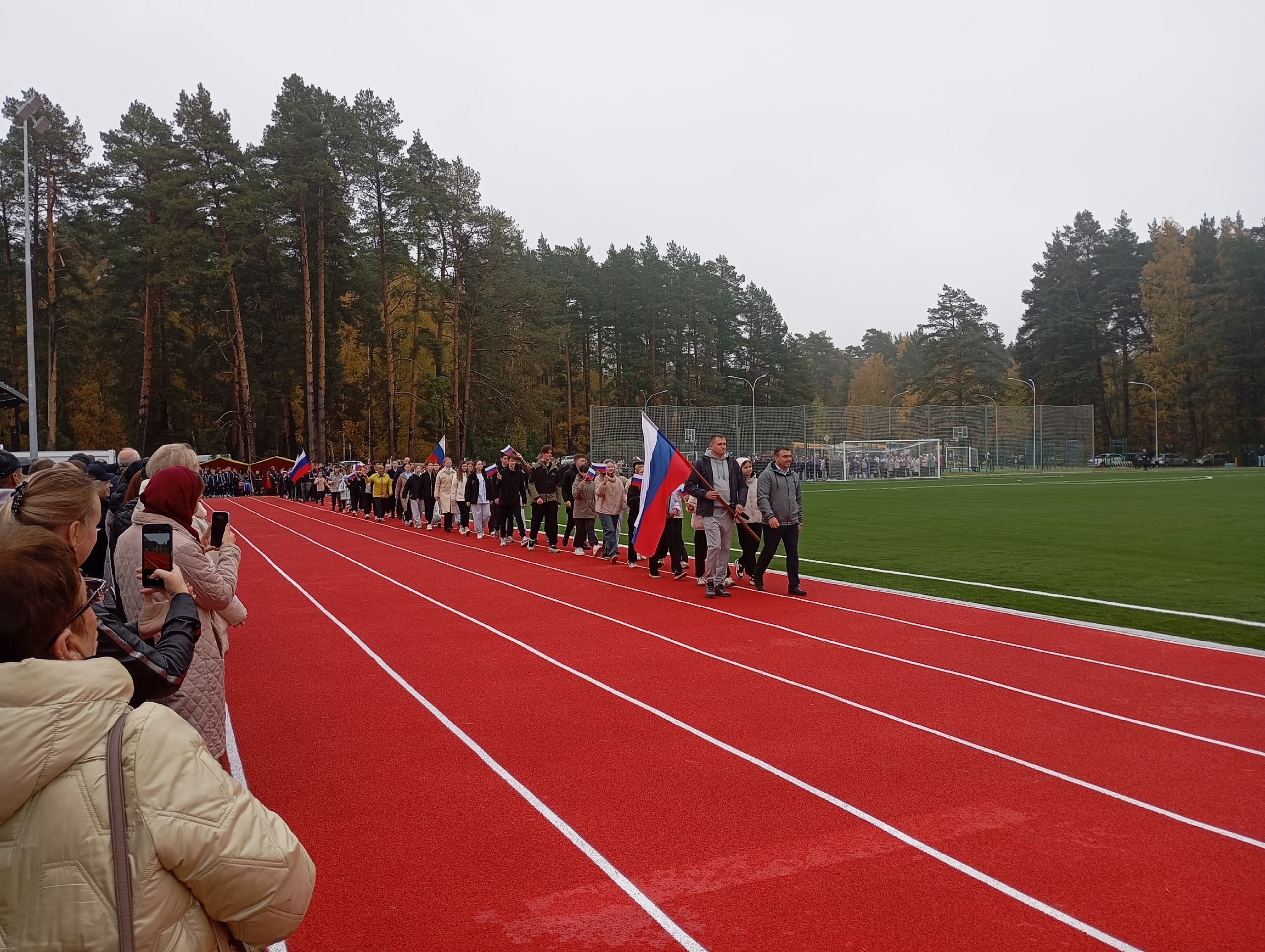Стадион, водопровод, дороги и тротуары обновлены в р.п. Вознесенское Нижегородской области по госпрограмме КРСТ в 2025 году