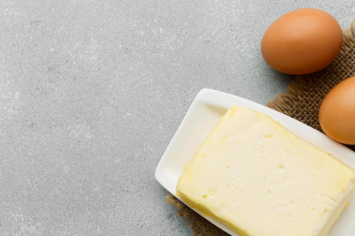 Производителей масла и яиц в РФ освободили от допвыплат ретейлерам