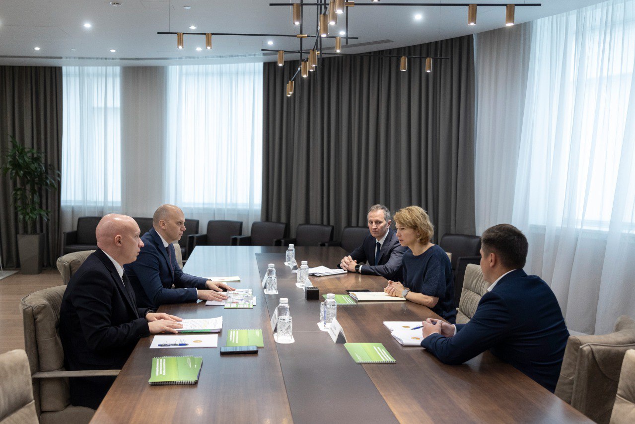 Оксана Лут и Алексей Беспрозванных обсудили развитие АПК Калининградской области