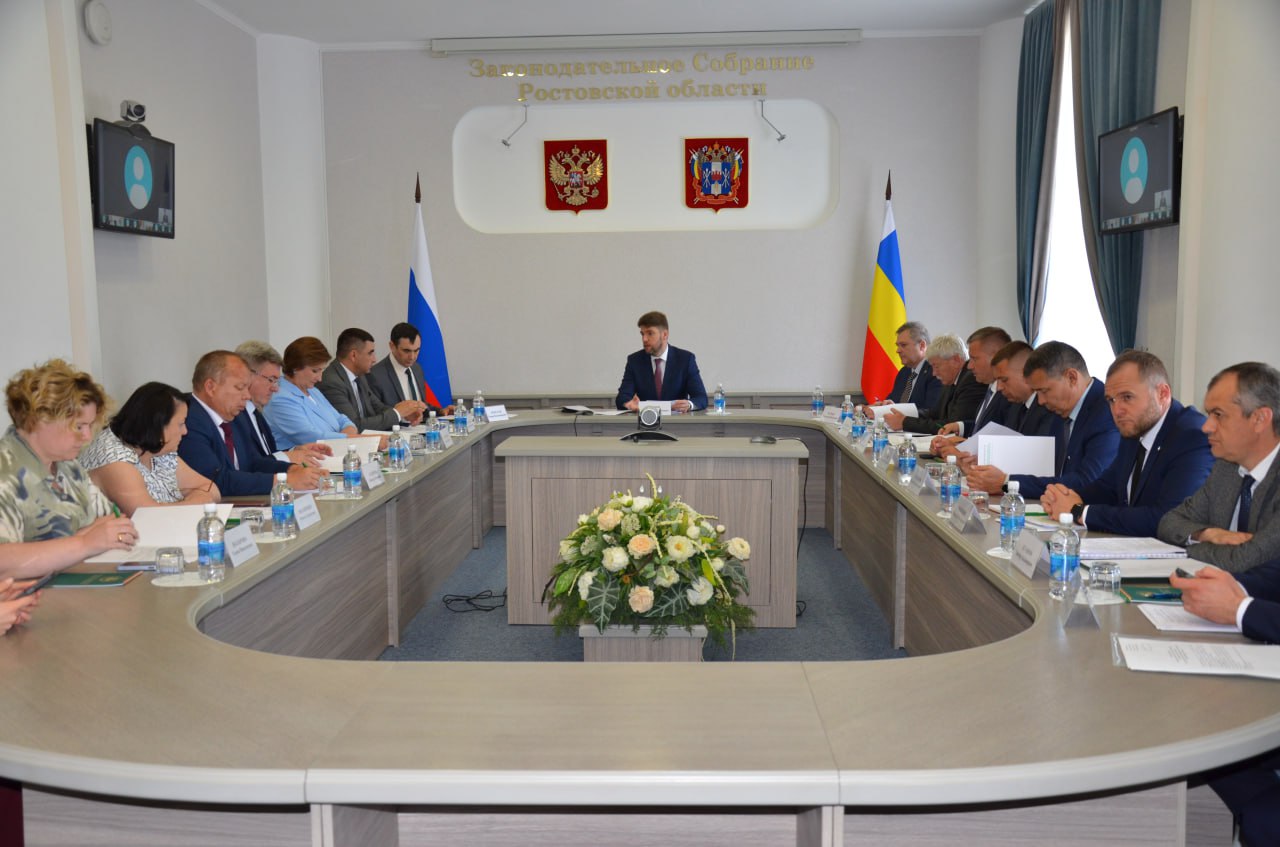 Готовность аграриев ЮФО к уборочной кампании обсудили в Ростовской области