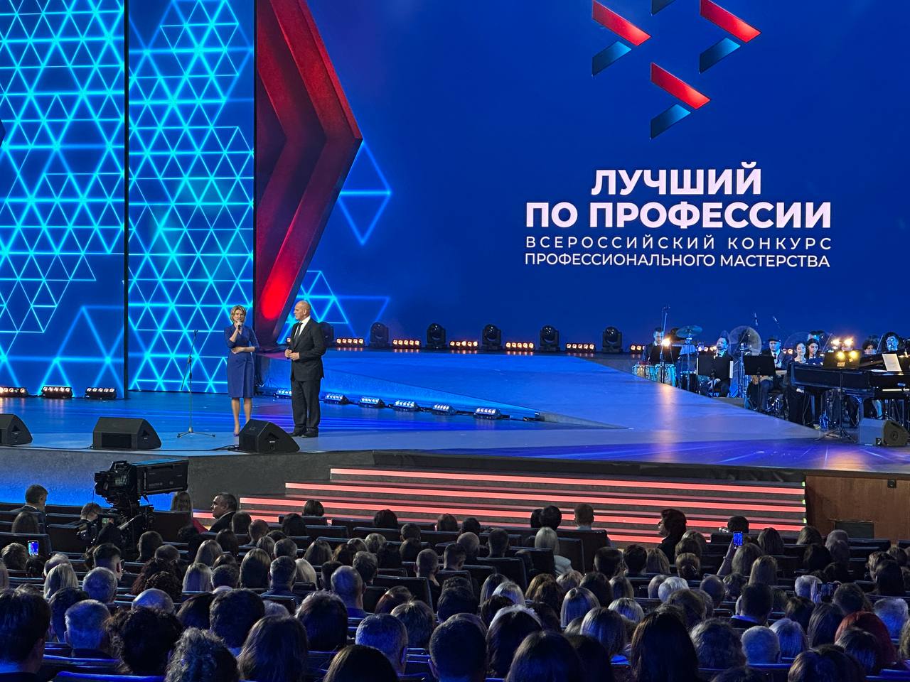 Оксана Лут наградила победителей конкурса «Лучший по профессии»