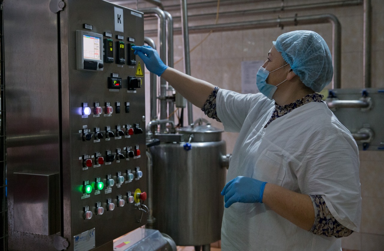 Крымские предприятия пищевой и перерабатывающей промышленности переработали больше 100 тыс. тонн сырого молока