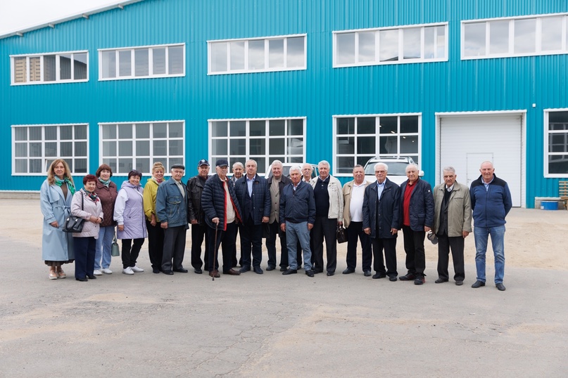 Ветеранам АПК Липецкой области показали современное сельское хозяйство