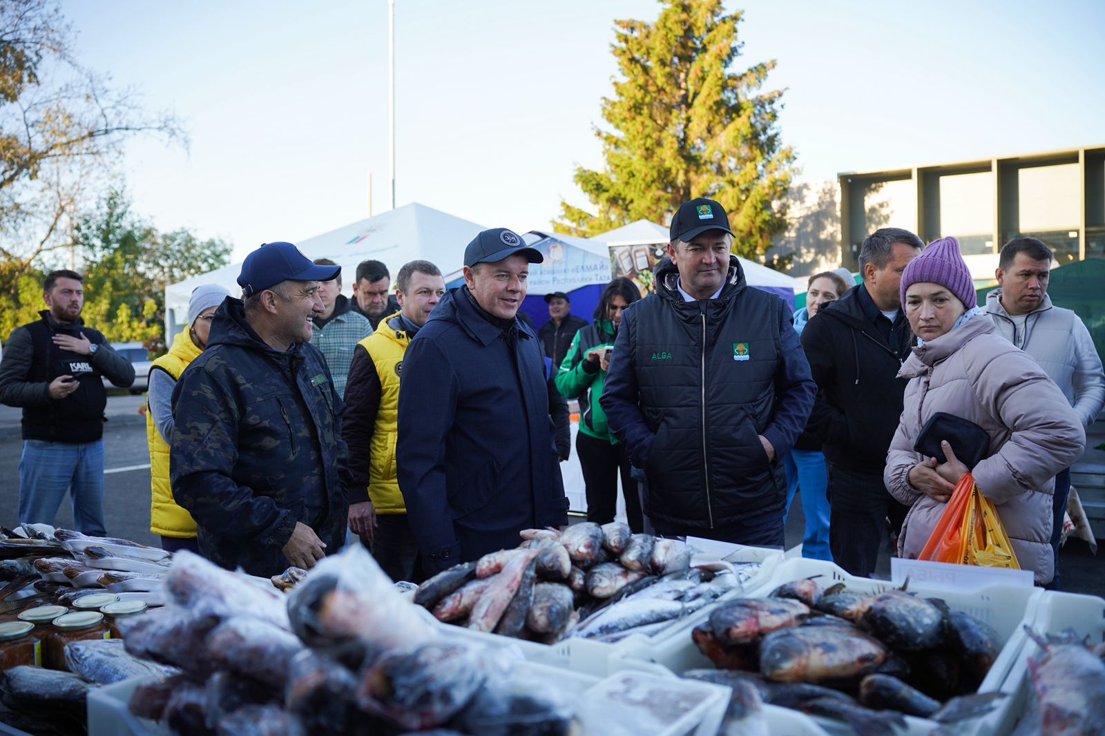 Марат Зяббаров ознакомился с работой первых сельхозярмарок