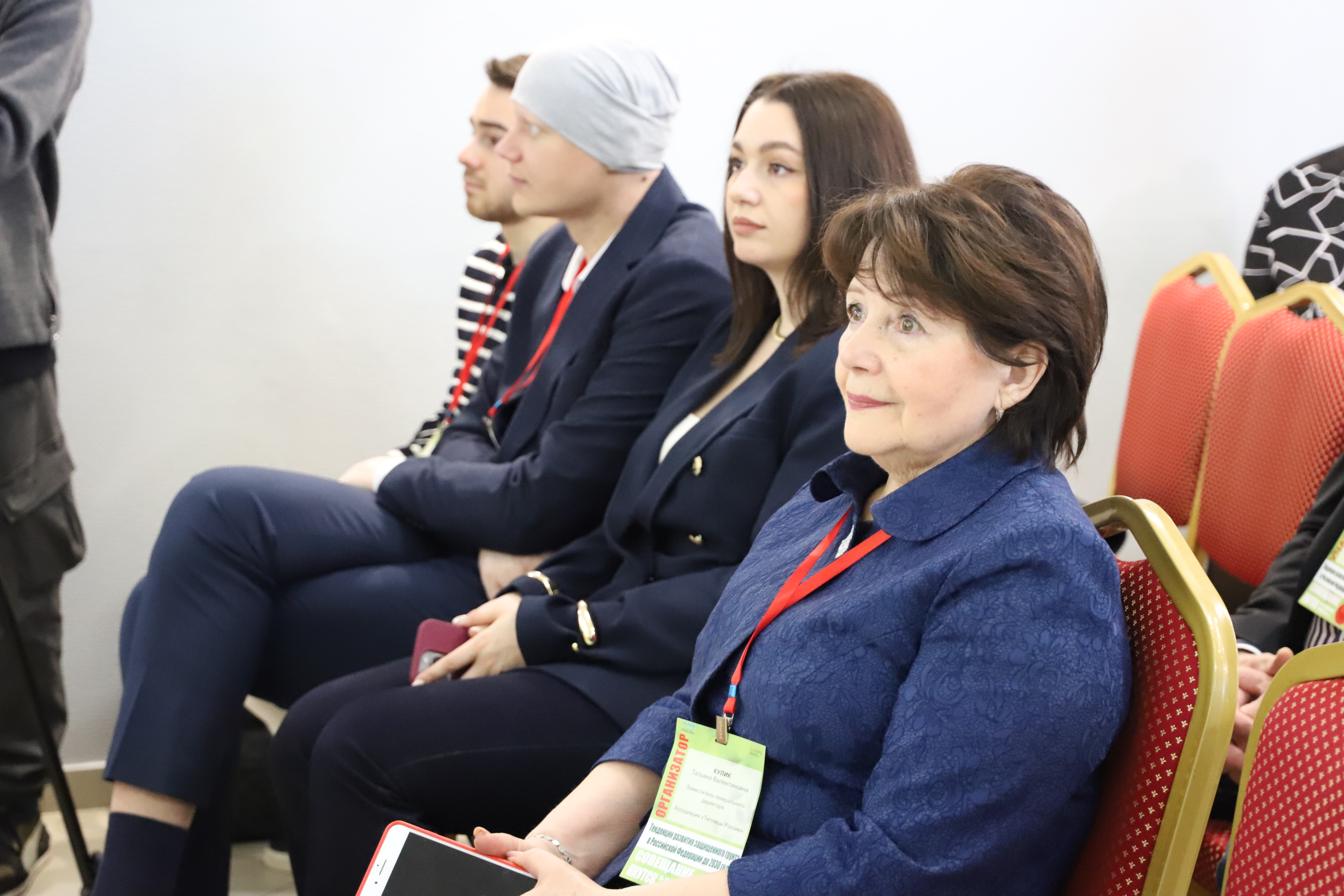 В Якутии собрались эксперты тепличного овощеводства