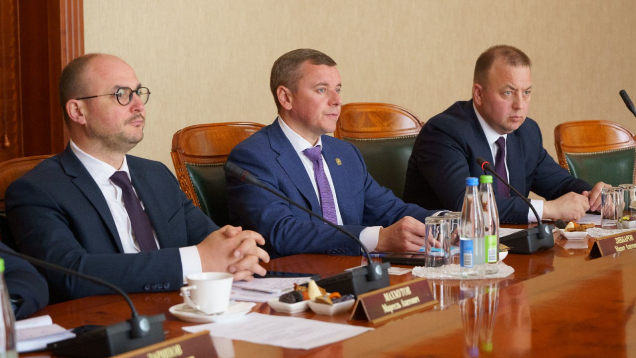 Марат Зяббаров провел ряд деловых встреч в рамках Международного форума «Россия — Исламский мир: Kazanforum-2023»