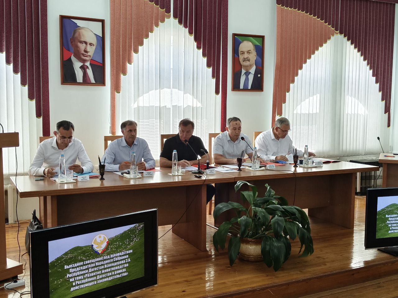 Мухтарбий Аджеков принял участие в совещании по вопросам развития животноводства в Дагестане
