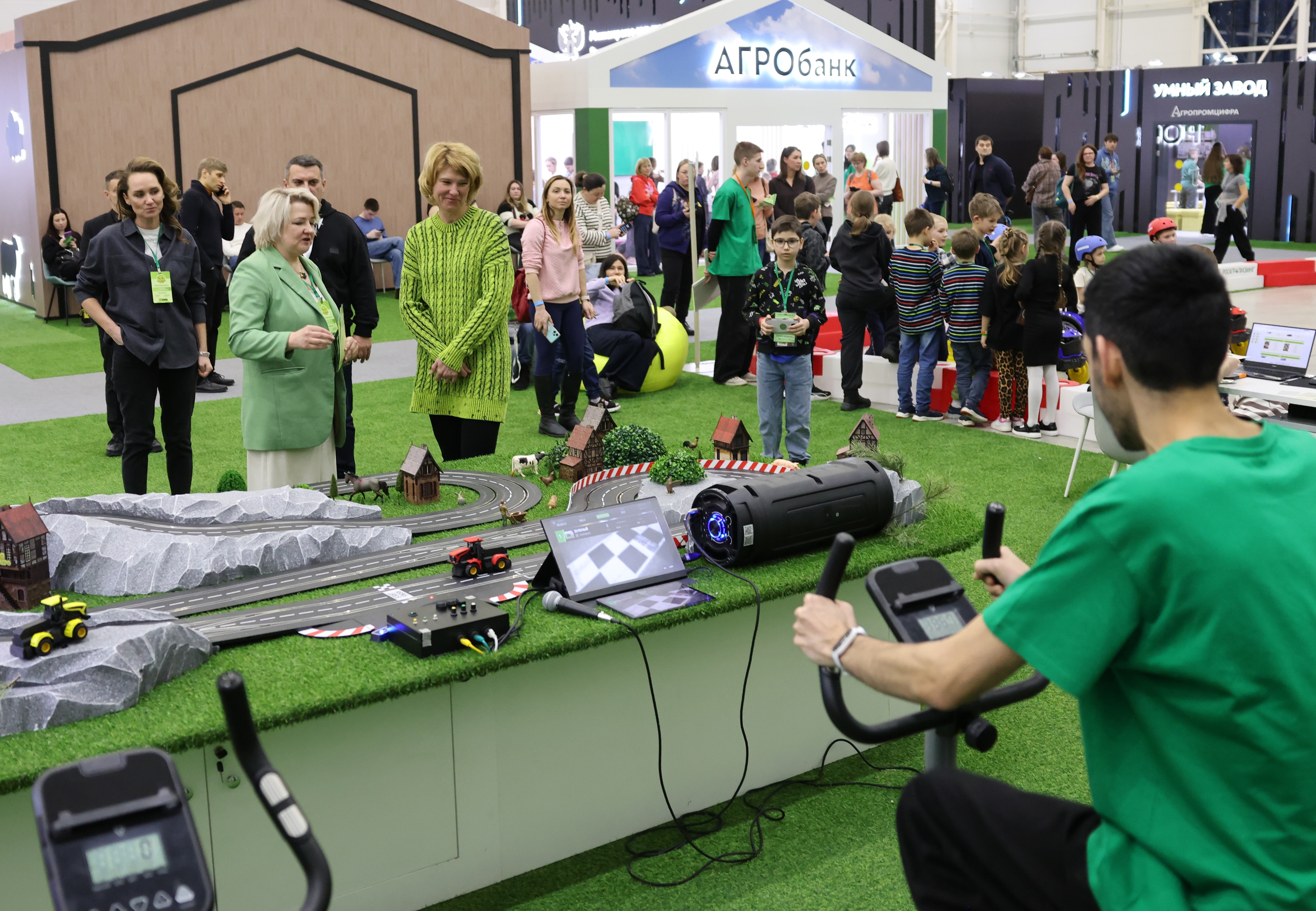 Оксана Лут посетила Город профессий АПК «Я в Агро»