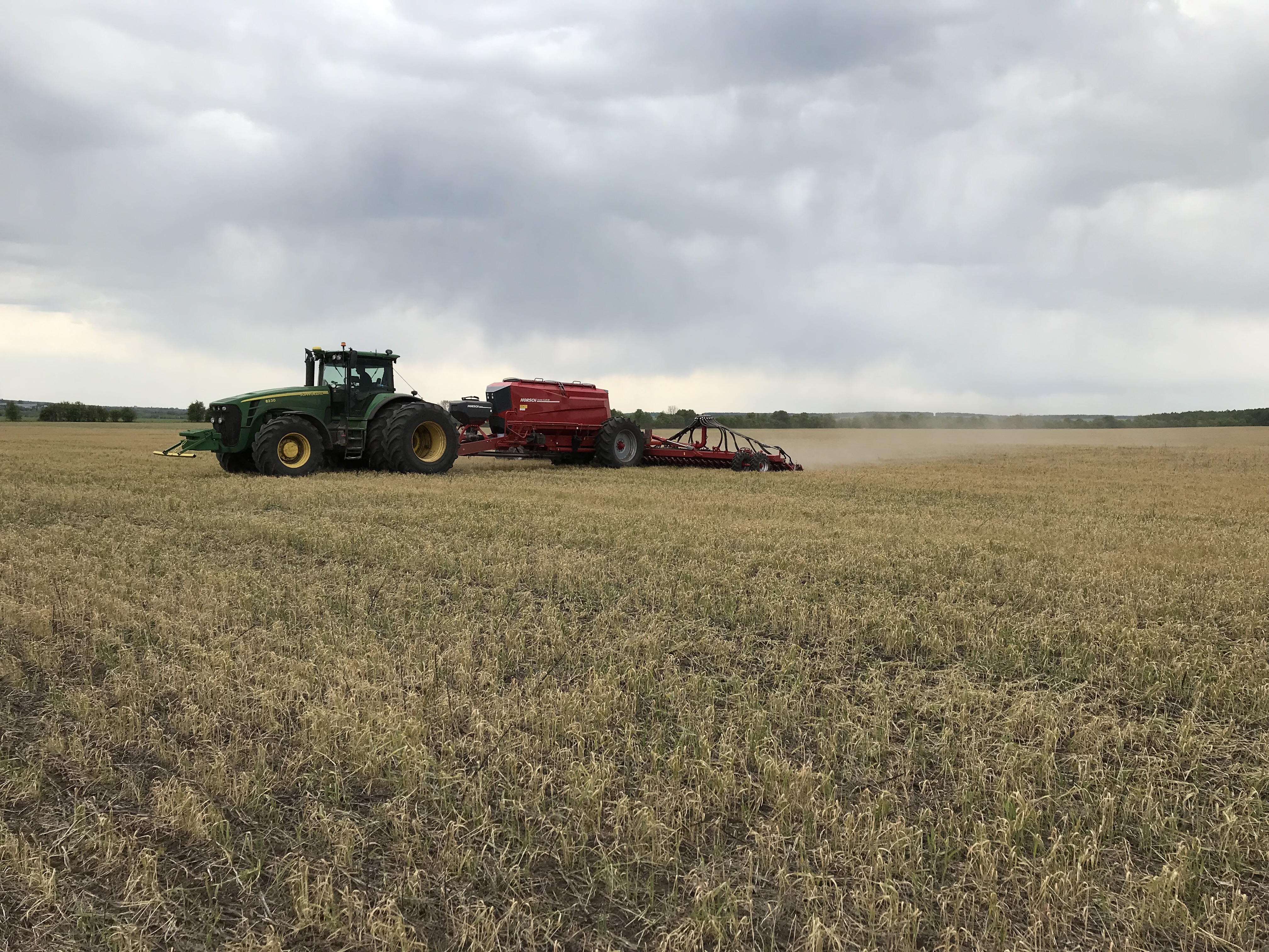 На полях Липецкой области в севе яровых культур в этом году задействовано более 5 тыс. тракторов