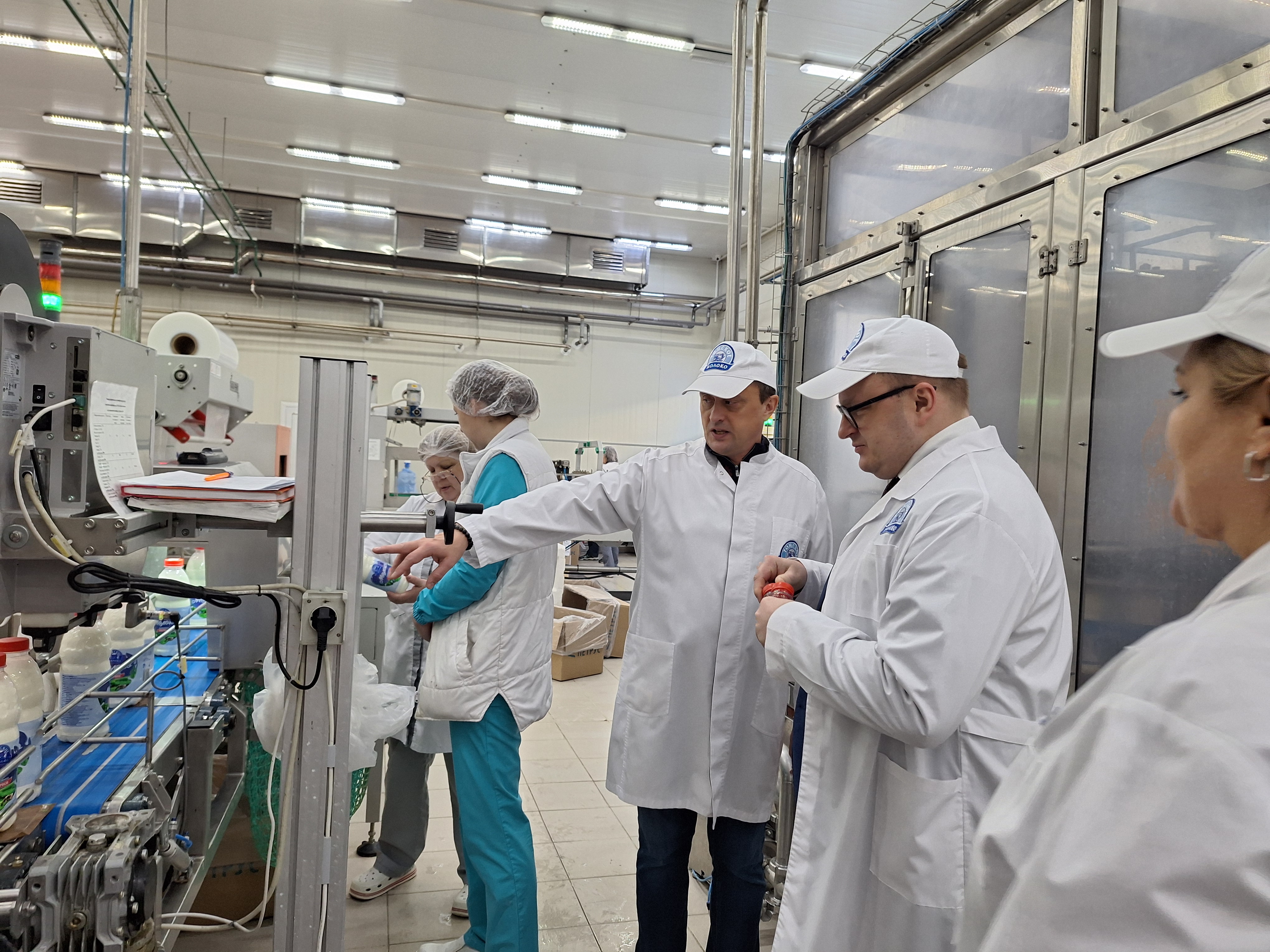 Заместитель губернатора Томской области познакомился с опытом и экономическим потенциалом ООО «Томское молоко»