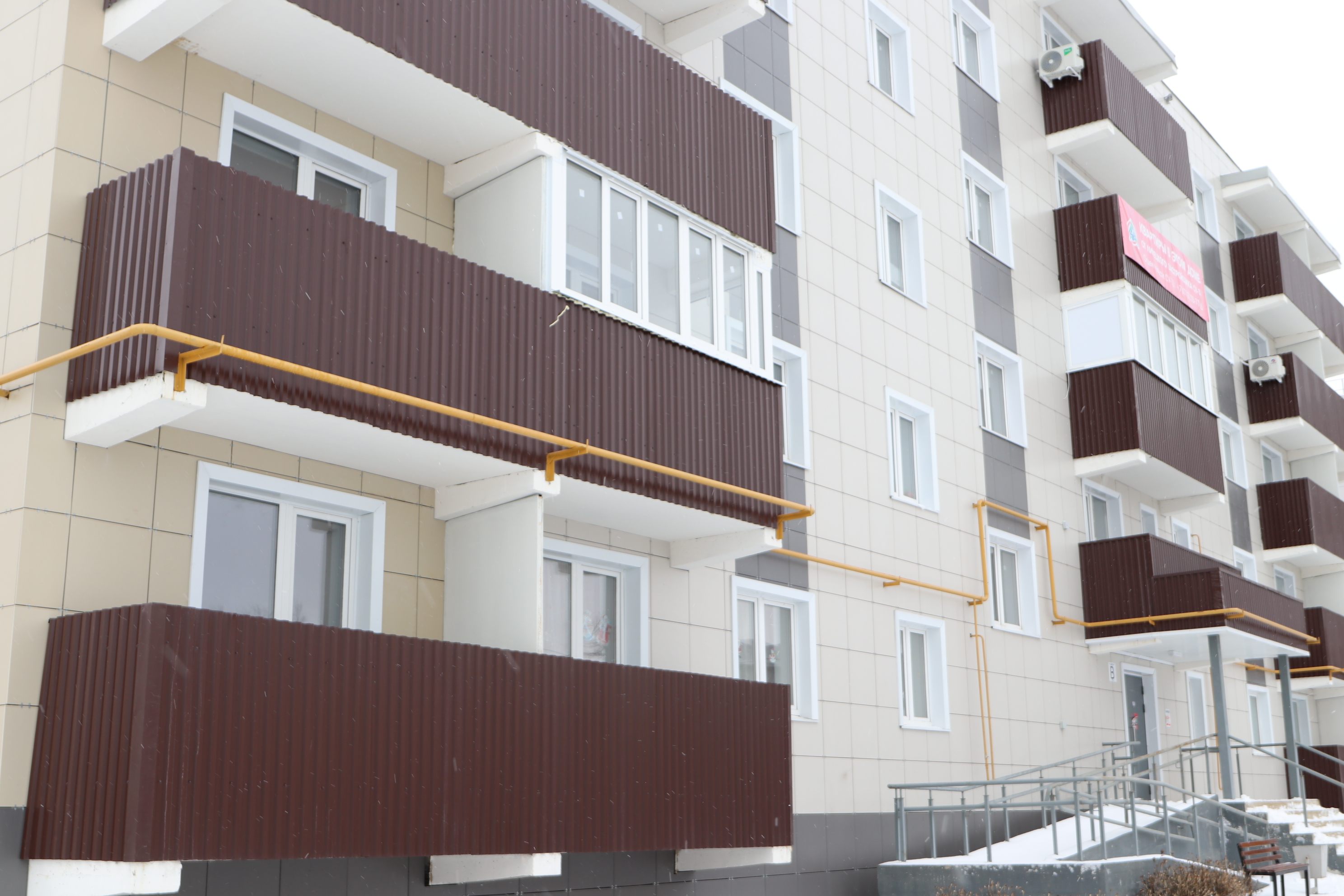 Ключи от новых квартир получили работники соцсферы в Липецкой области