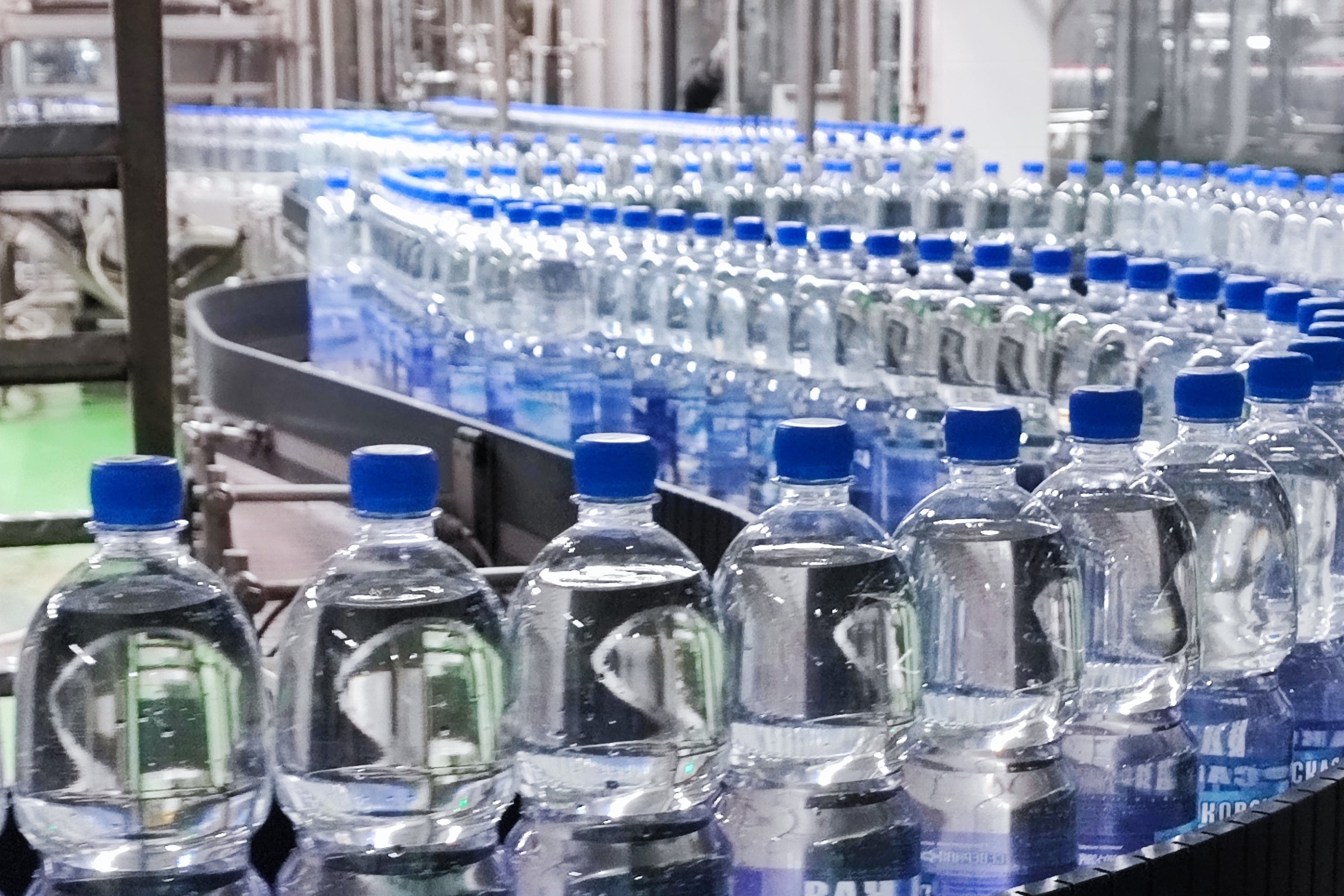 Сахалинские производители увеличили производство воды и напитков