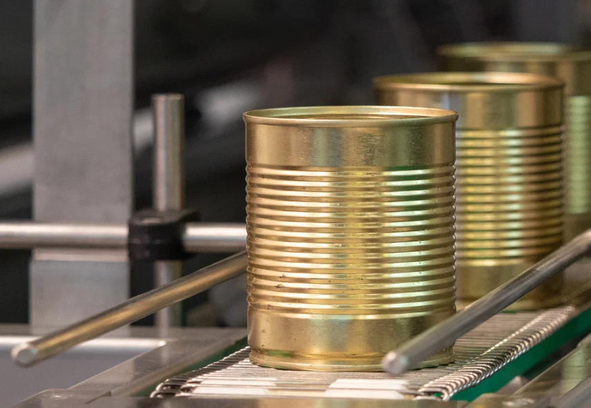 В Курганской области более чем на 20% увеличился выпуск мясных консервов и переработанного молока