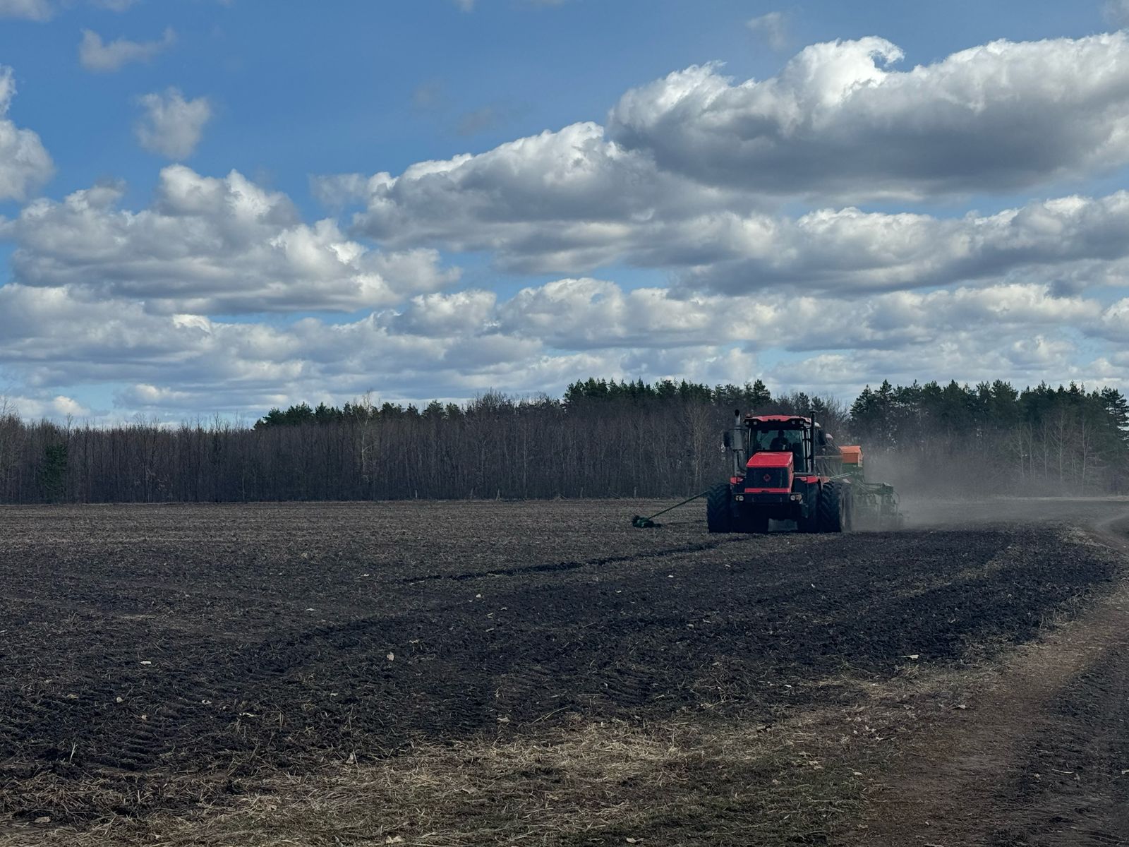 В Республике Татарстан продолжаются весенние полевые работы