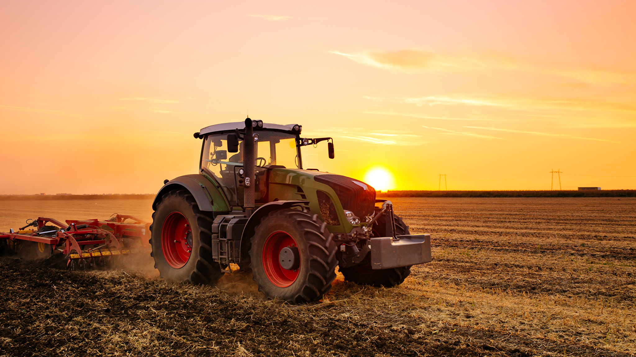 В Саратовской области на время весенних полевых работ в поле выйдет более 13,5 тыс. механизаторов