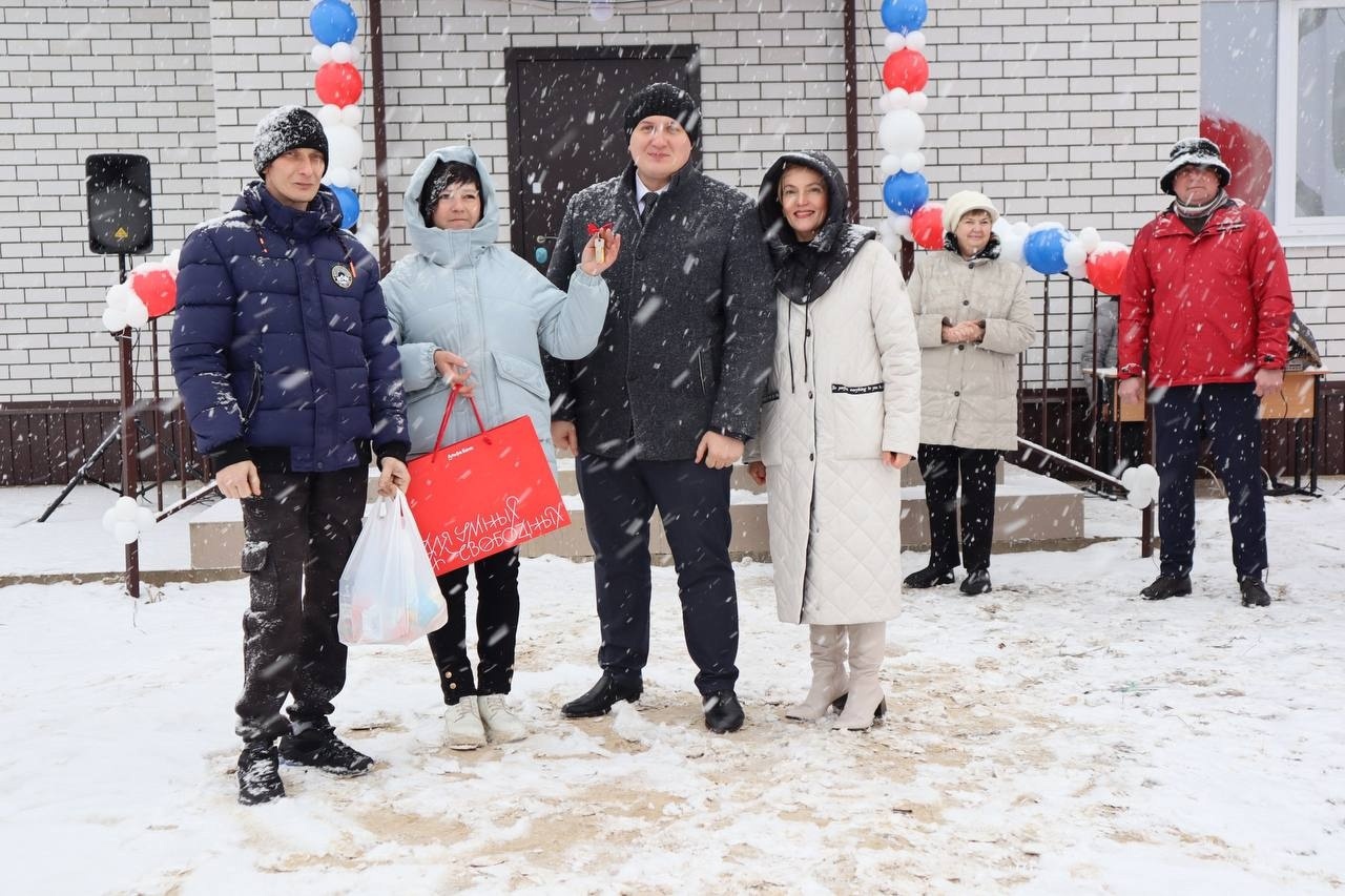 Новоселье в поселке Агроном Лебедянского района справили пять семей работников местного сельхозпредприятия