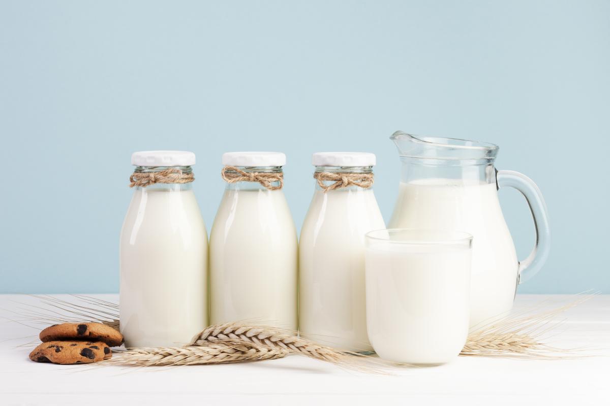 В сельхозорганизациях Смоленской области вырос суточный надой молока