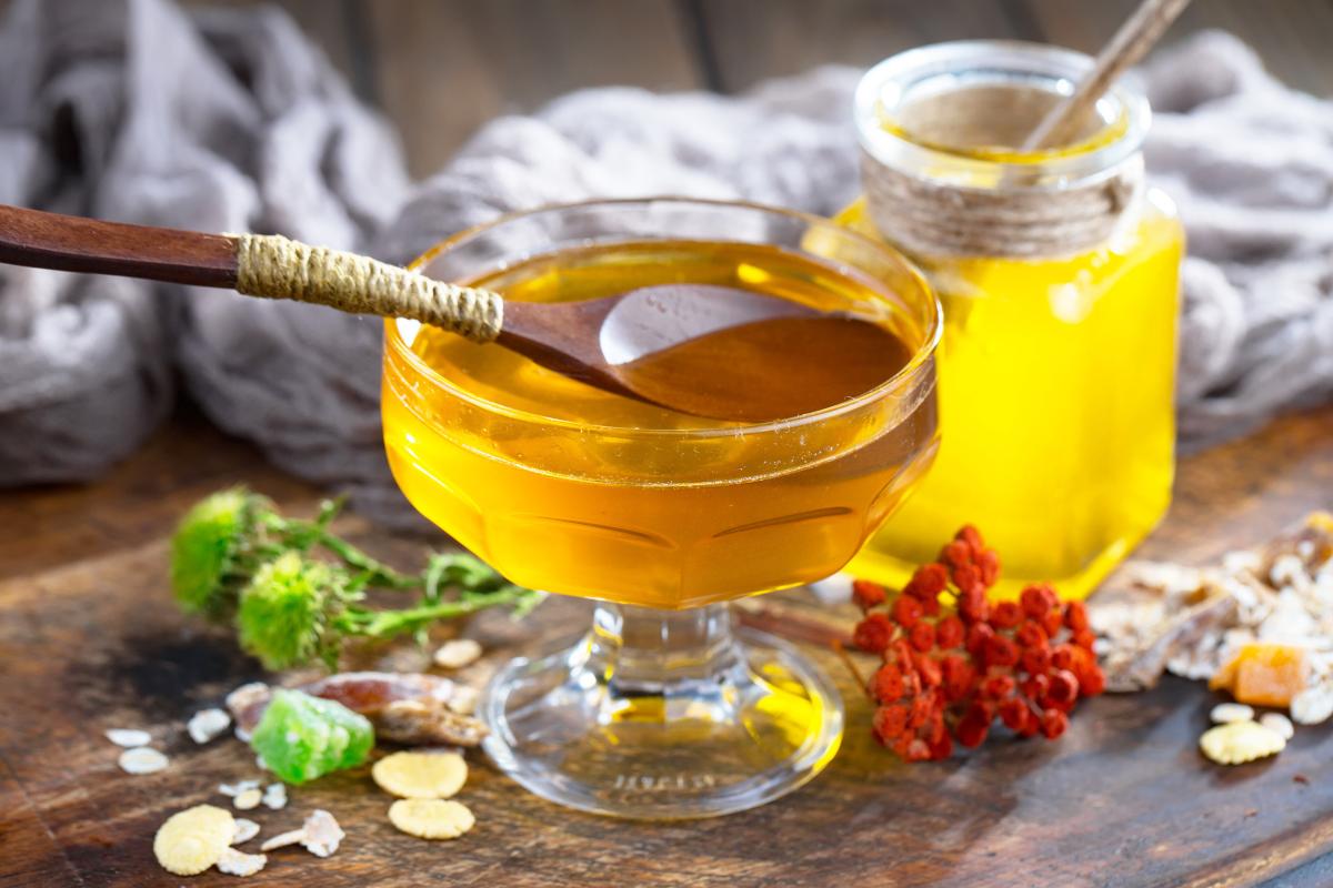 Пчеловоды РФ в 2025 году увеличат сбор меда до 65 тыс. т — «Россельхозбанк»