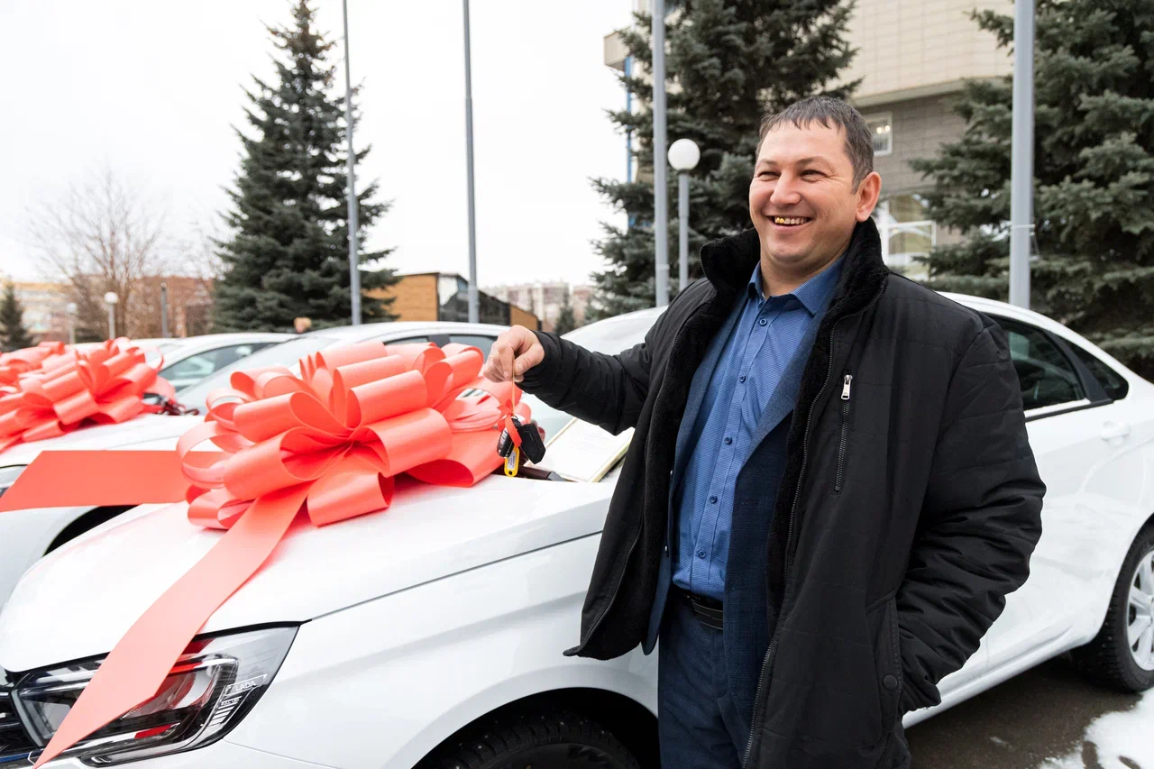 Лучшим труженикам агропромышленного комплекса Красноярского края вручили новые автомобили 
