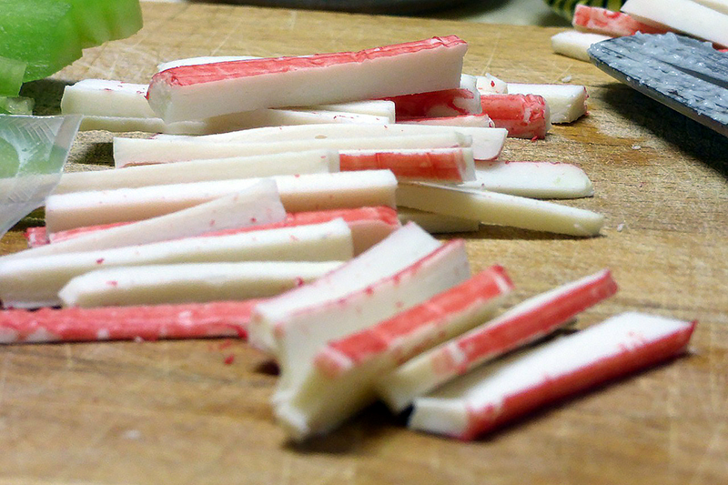 Россия может заместить импорт сурими для крабовых палочек минтаем