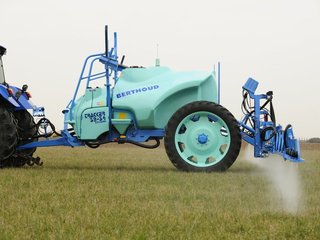 Прицепной опрыскиватель Berthoud Tracker DPA