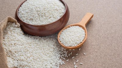 Правительство РФ продлило временный запрет на экспорт риса и рисовой крупы 