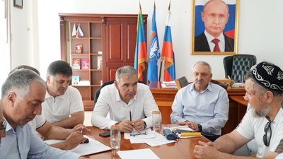Мухтарбий Аджеков провел прием граждан в Тарумовском районе Дагестана