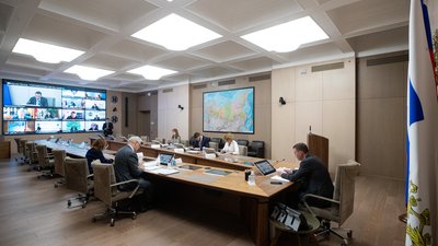 Ход сезонных полевых работ и вопросы господдержки аграриев рассмотрели на заседании оперштаба Минсельхоза