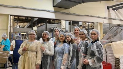 Студенты Вавиловского университета познакомились с крупнейшим кондитерским производством Саратовской области