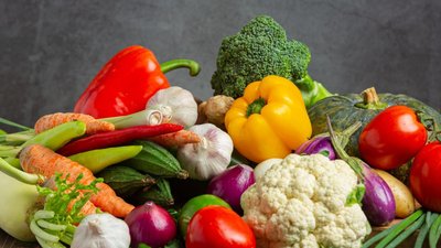 Овощи в РФ продолжили дешеветь