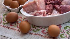 В Омской области производство свиней на убой выросло на 3,8%, птицы — на 26%