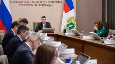 На оперштабе Минсельхоза России обсудили ход сезонных полевых работ и развитие аграрного образования