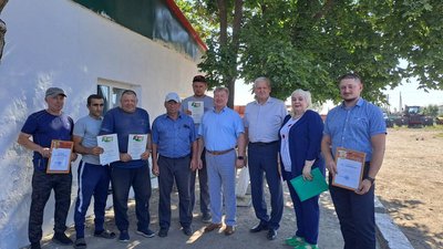Лидер Профсоюза АПК Саратовской области встретился с передовиками уборочной страды