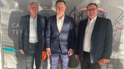 Представители АПК Саратовской области посетили новый завод по строительству сельхозтехники «Пегас-Агро»