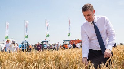 Поздравление Дмитрия Патрушева с Днем работника сельского хозяйства и перерабатывающей промышленности