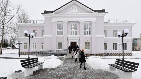 В посёлке Оредеж Ленинградской области после реновации открыли здания средней школы, детского сада и дома творчества