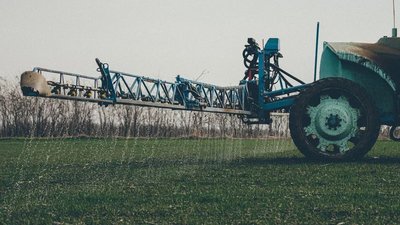 Аграрии Мелитопольского района Запорожской области ведут работу по подкормке озимых культур