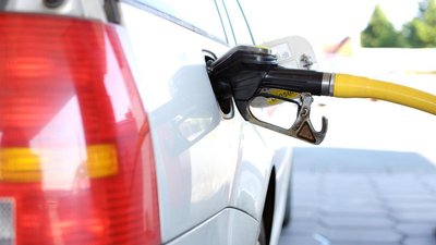 В Приморье дешевеет автомобильное топливо