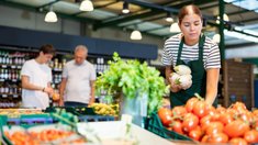 АКОРТ: ассортимент продуктов в российских сетях стабилен, доля отечественных овощей растет