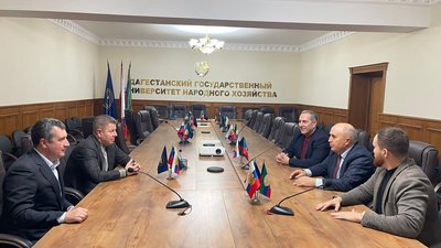 Шарип Шарипов обсудил с президентом Ассоциации «Теплицы России» вопросы развития тепличного овощеводства в Дагестане