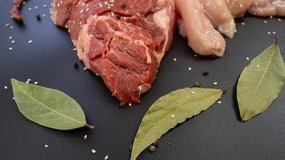 В России утверждены тарифные квоты на импорт говядины и мяса птицы в 2023 году