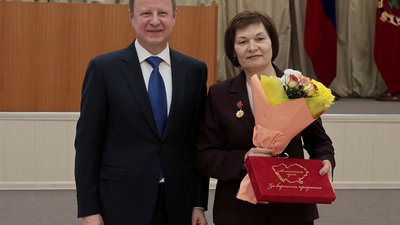 В Правительстве Алтайского края наградили выдающихся работников пищевой и перерабатывающей промышленности региона 