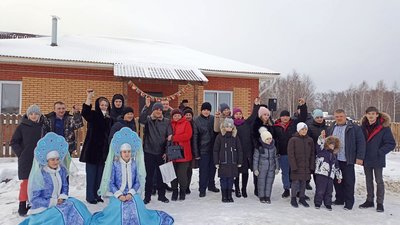 Семь семей Первомайского района Томской области получили ключи от новых домов
