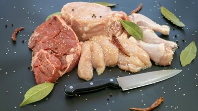 Кировские сельхозорганизации увеличили выпуск скота и птицы на убой почти на 20%