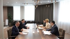 Оксана Лут и Виталий Хоценко обсудили развитие АПК Омской области